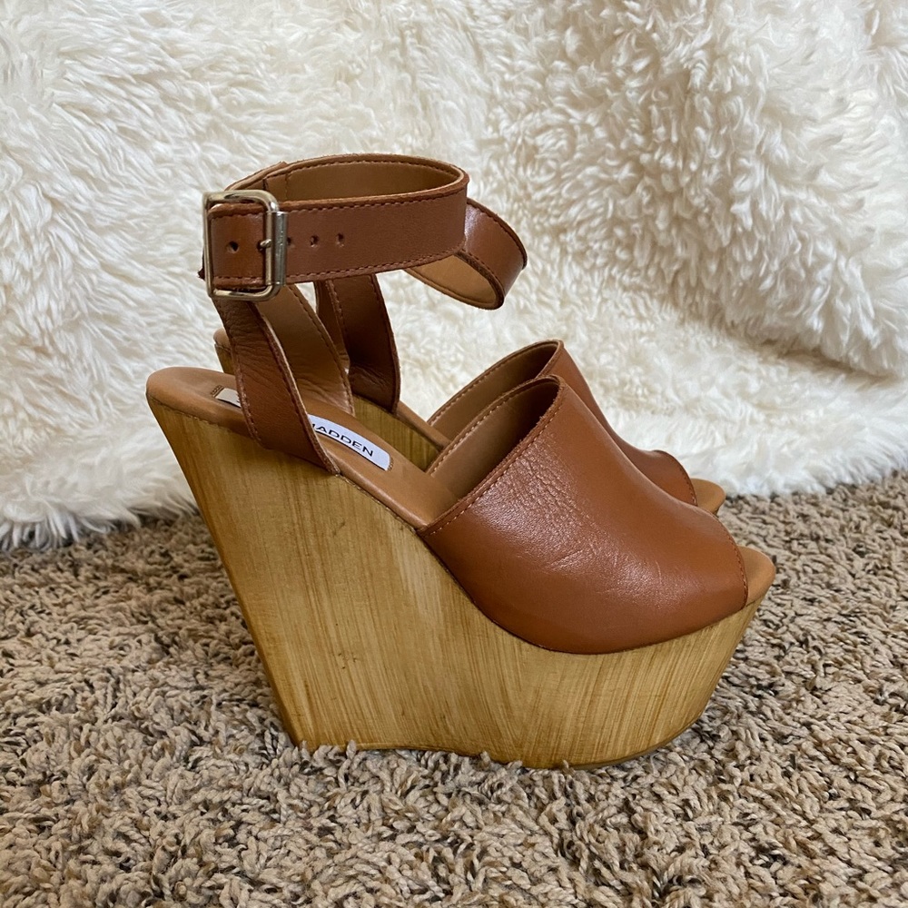 Steve Madden Brown Wedges